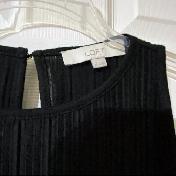 LOFT Black Pleated Shell Sz XS sleeveless - Picture 5 of 8